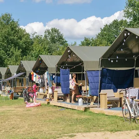 Nature-front Safari Tent In Chalet